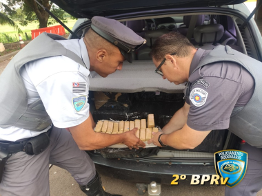 PM Rodoviária apreende 796 tijolos de maconha e prende dois suspeitos